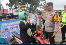 Kapolres Empat Lawang Bagikan Helm, Dorong Kesadaran Keselamatan Berlalu Lintas