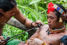 Membuka Tabir Ritual Upacara Gergaji Taring di Suku Mentawai, Indonesia