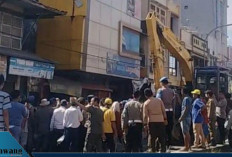 Heboh Penertiban Pasar Tebing Tinggi! Pemilik Toko Sempat Ribut, Akhirnya Bongkar Sendiri Bangunannya