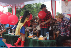 Drumband Meriahkan HUT RI ke-80, Bupati Joncik Muhammad Ajak Generasi Muda Jaga Semangat Kemerdekaan