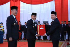 Pj Gubernur Sumsel Serahkan SK Perpanjangan Pj Bupati Empat Lawang 