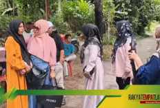 Ibu Nia Kurnia Sari Dapat Bantuan Umroh dari Tamu yang Datang Jauh dari Serang