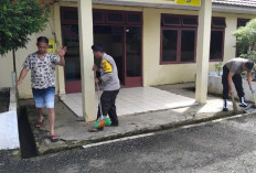 Polsek Talang Padang Giat Bersih-Bersih 