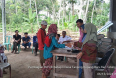 Bantuan Langsung Tunai Dana Desa (BLT-DD) Tahap Kedua Dibagikan di Tanjung Kupang Baru