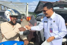 Lapas Kelas IIB Berbagi Takjil untuk Masyarakat Sekitar