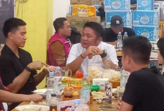 Kaesang dan HDCU Santai Nikmati Mie Legendaris Palembang