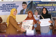 Wakil Wali Kota Pagar Alam Serahkan Bantuan Sosial UEP Tahun 2025