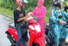 Satlantas Pagaralam Bagikan Takjil