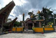 Masjid di Tengah Tongkonan: Simbol Toleransi Umat Beragama di Jantung Toraja