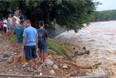Banjir Bandang di OKU: Dua Kendaraan Hanyut, Lima Penumpang Masih Dicari
