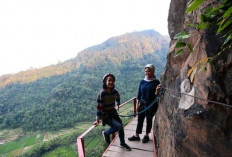 GEMETAR! Wisata Alam Gumuk Reco, Uji Nyali di Ketinggian 800 Meter!