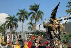 Kalimantan Timur Tampilkan Pesona Ibu Kota Nusantara di Jember Fashion Carnaval 2024