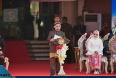 Mendikdasmen Abdul Mu’ti Tekankan Kesejahteraan Guru saat Pimpin Upacara Hari Guru Nasional 2025