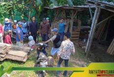 Aksi Tak Terduga! Pengendara Motor Terpental dan Tersangkut di Atap Bangunan