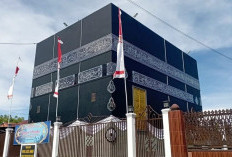 Masjid Mirip Kabah di Sulbar Ini Bikin Takjub! Punya Replika Hajar Aswad