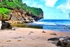 Pantai Kayu Arum: Pesona Tersembunyi di Gunungkidul yang Wajib Dikunjungi