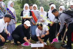 Tinjau Pengelolaan Sampah dan Tanam Pohon di Sekolah, Ini Pesan Menteri LH untuk Generasi Muda