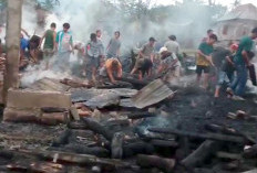 Kebakaran Hebat Landa Desa Landur Pendopo