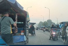 Pedagang Tetap Nekat Jualan di Atas Jembatan Meski Sudah Dilarang