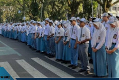 Paskibraka Terpaksa Kibarkan Bendera di Jalan, Ini Kata Kepseknya