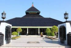 Masjid Agung Demak: Warisan Wali Songo yang Jadi Magnet Wisata Religi Modern
