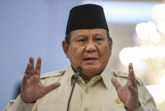 Prabowo Umumkan Bantuan untuk Guru Honorer dan Renovasi Sekolah Besar-Besaran di Hardiknas 2025