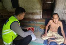 Sat Binmas Polres Empat Lawang Berikan Bantuan Sembako kepada Warga Kurang Mampu