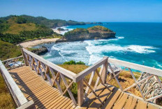 Surga Tersembunyi di Pacitan: Keindahan Pantai Kasap yang Mirip Raja Ampat