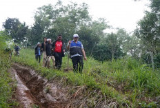 Tinjau Langsung Akses Jalan Pertanian Antar-Kelurahan