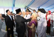 Momen Haru Saat Presiden Prabowo Lantik Sahabat Lamanya, H Bursah Zarnubi Sebagai Bupati Lahat