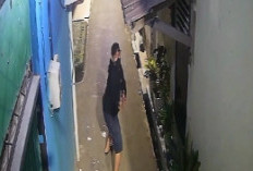 Pelaku Curanmor Terekam CCTV