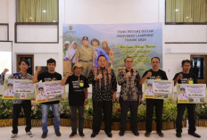 Pemprov Lampung Serahkan Bantuan Alat Ekonomi Produktif kepada Gapoktan Hutan