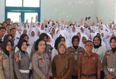 Polwan Polres Lahat Edukasi Pelajar