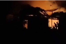 Kebakaran Menghanguskan 2 Rumah Warga di Ujung Alih