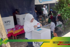 Cawabup Empat Lawang Henny Verawati Gunakan Hak Pilih di TPS 04 Rantau Tenang