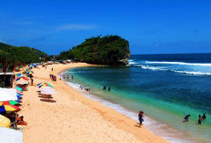 Pantai dengan Garis Terpanjang di Gunung Kidul, Pilihan Liburan Lebaran yang Pas!