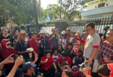 Adian Napitupulu Terima Aspirasi Ahokers di Kantor DPP PDIP