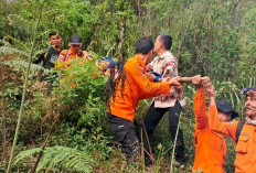 Evakuasi Pendaki Puncak Dempo Dilakukan Secara Estafet