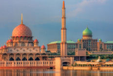 Masjid Putra, Ikon Wisata Religi Serba Merah Muda di Jantung Putrajaya Malaysia