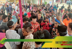 Masyarakat Kota Agung Tak Sabar, Yulius Maulana-Budiarto Marsul Disambut dengan Gegap Gempita