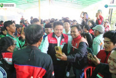 Deru Bagikan 500 Paket Sembako ke Driver Online