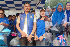 Dua Ibu Rumah Tangga Ketiban Durian Runtuh di HUT PAN ke-27 Empat Lawang, Dapat Doorprize Motor Listrik
