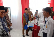 Ribuan Pelajar SD dan SMP Terima Bantuan