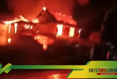 BREAKING NEWS – Rumah Dua lantai Hangus Di Lalap Api Di Kampung Talang Gunung,Jayaloka Kabupaten Empat lawang 