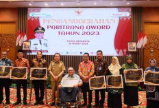 Pj Gubernur Sumsel Serahkan Penghargaan Paritrana Award 2023