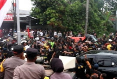 Kericuhan di KPU Pekalongan: Fadia-Sukirman Dilempar Bambu, 11 Orang Luka