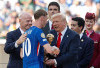 Cole Palmer Canggung Bertemu Donald Trump