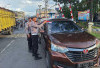 Sambut HUT RI ke-80 Satlantas Bagikan Bendera Merah Putih