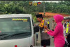 Polres Empat Lawang & Bhayangkari Bagikan Takjil untuk Warga