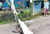 Warga Pasang Tanda Bahaya